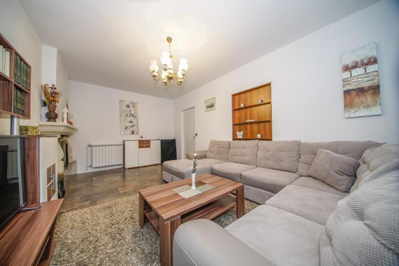 Apartman Mate Splitska Exterior foto